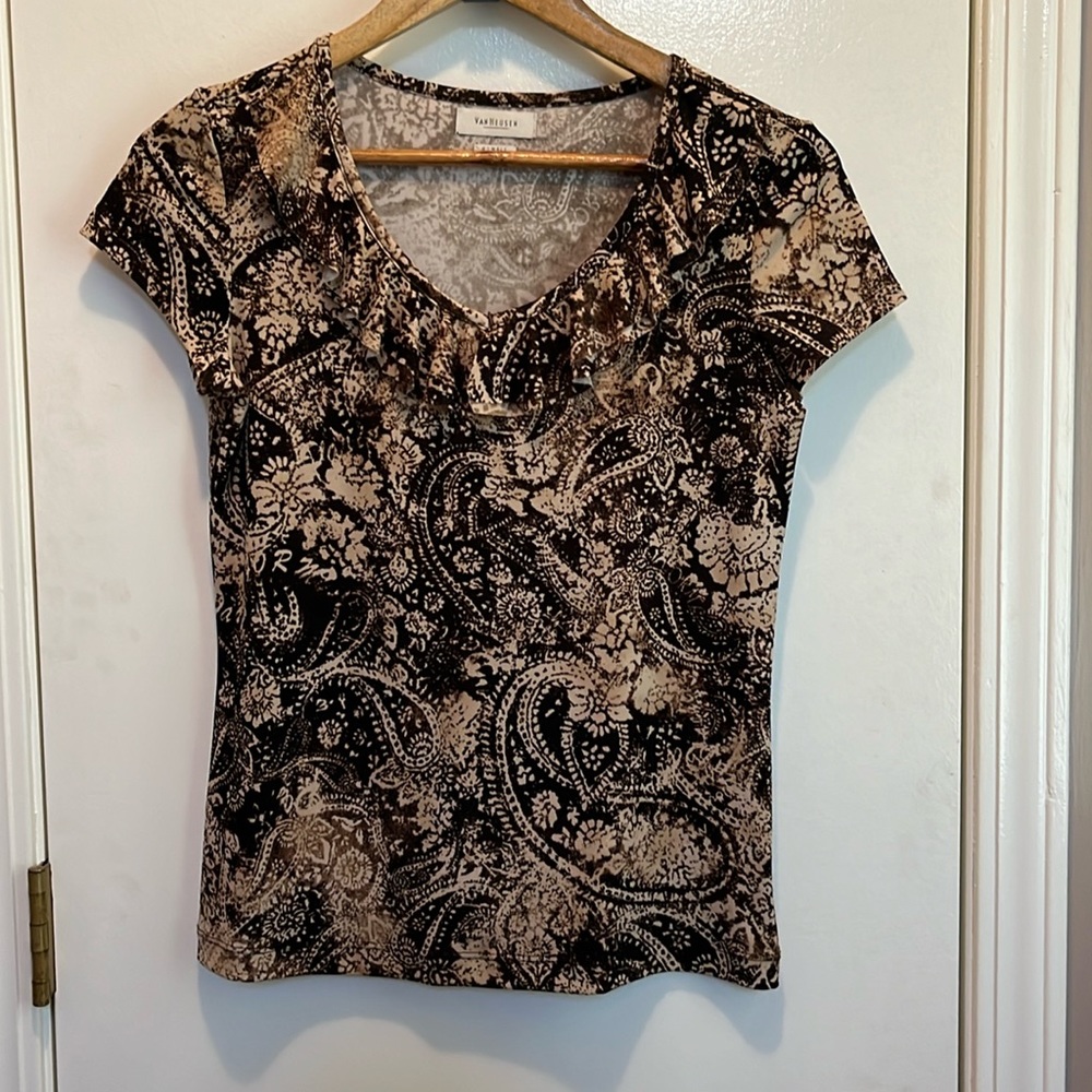 Paisley print blouse with ruffle neckline. XS. Great condition. Soft fabric.
